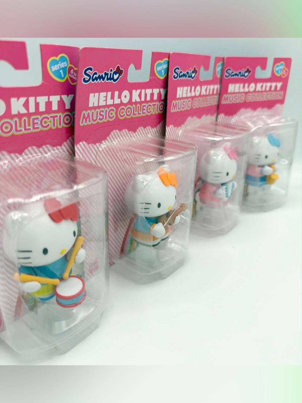 Hello Kitty Music Collection Series 1 - Picture 2 of 2
